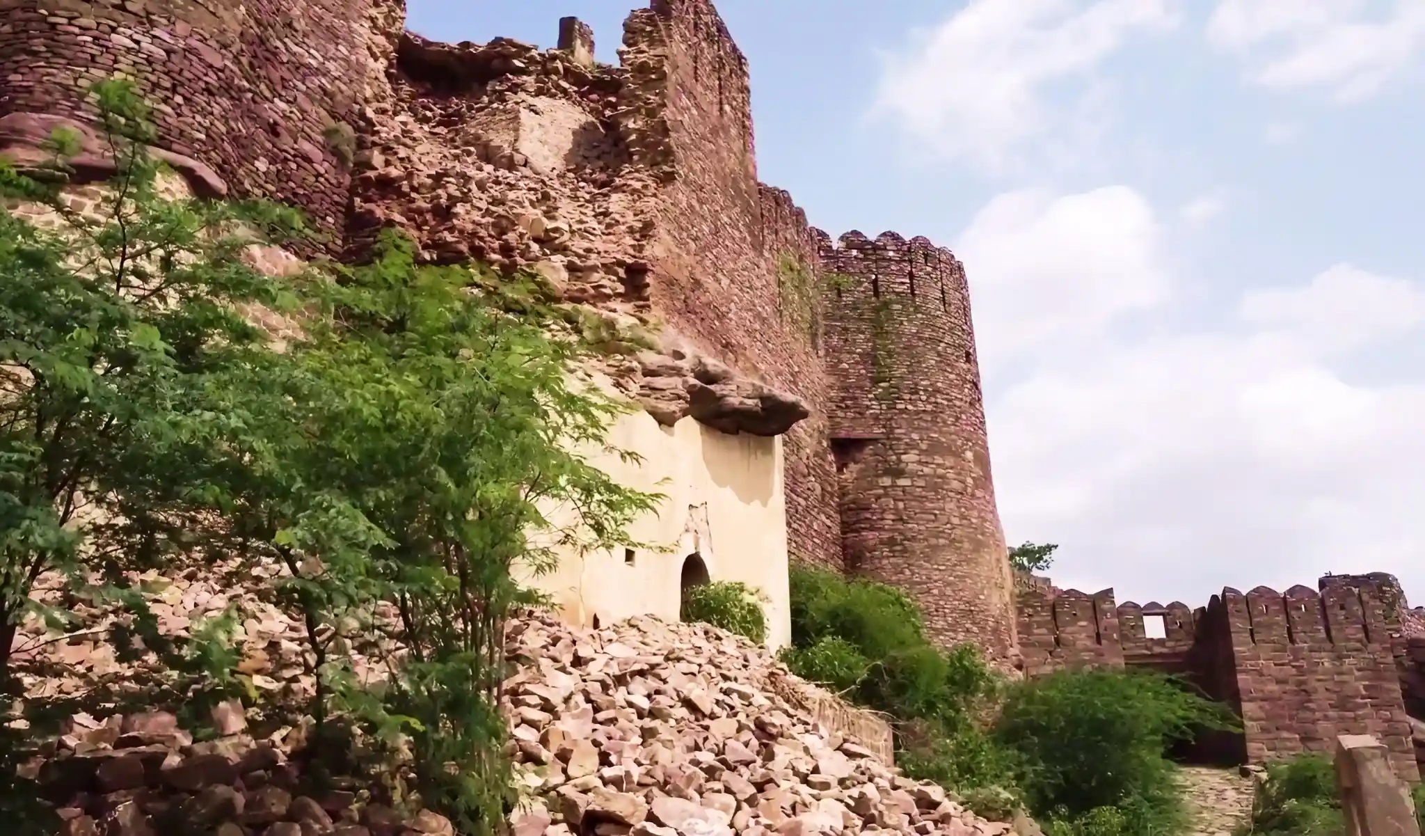 Khandhar Fort